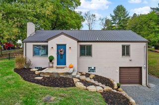 9280 Woodcrest Rd, Mccandless, PA 15237