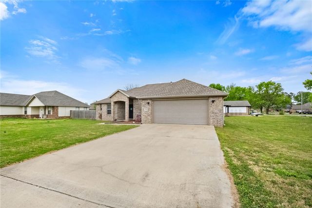 710 Bonnie Scotland Drive, Prairie Grove, AR 72753