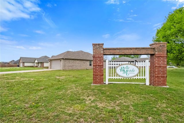 710 Bonnie Scotland Drive, Prairie Grove, AR 72753