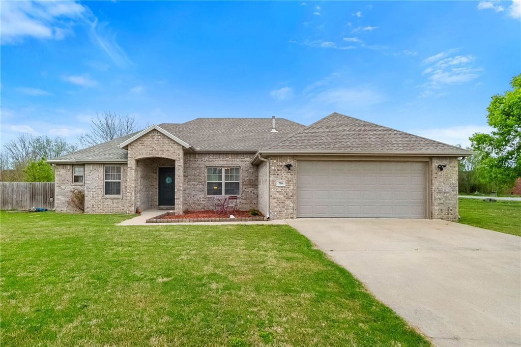 710 Bonnie Scotland Drive, Prairie Grove, AR 72753