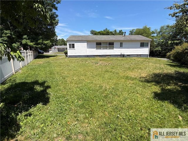 89 S Pennington Road, New Brunswick, NJ 08901