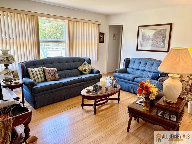 89 S Pennington Road, New Brunswick, NJ 08901