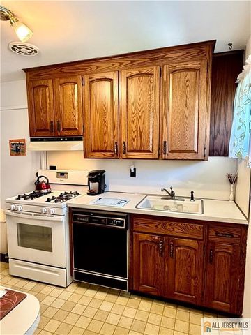 89 S Pennington Road, New Brunswick, NJ 08901