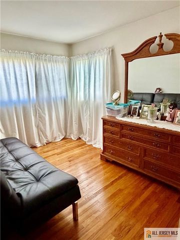 89 S Pennington Road, New Brunswick, NJ 08901