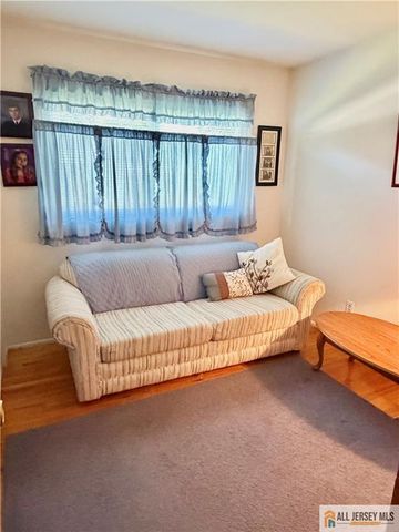 89 S Pennington Road, New Brunswick, NJ 08901