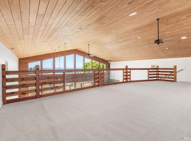 46701 Iversen Dr, Gualala, CA 95445