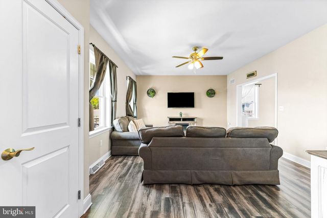 5 BOUNDARY RD, New Freedom, PA 17349