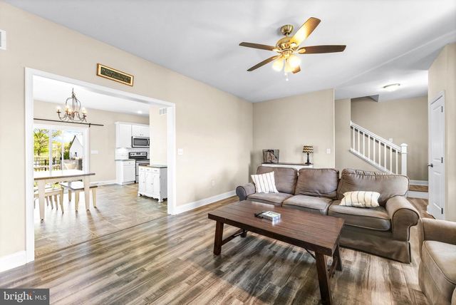 5 BOUNDARY RD, New Freedom, PA 17349