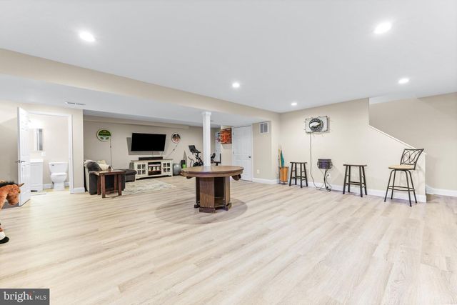 5 BOUNDARY RD, New Freedom, PA 17349