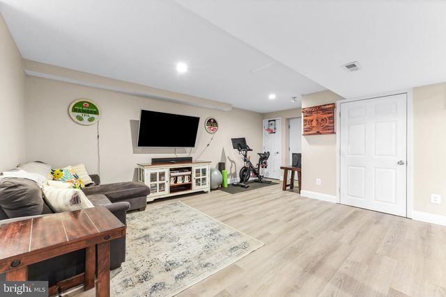 5 BOUNDARY RD, New Freedom, PA 17349