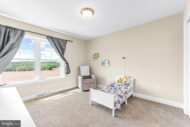 5 BOUNDARY RD, New Freedom, PA 17349