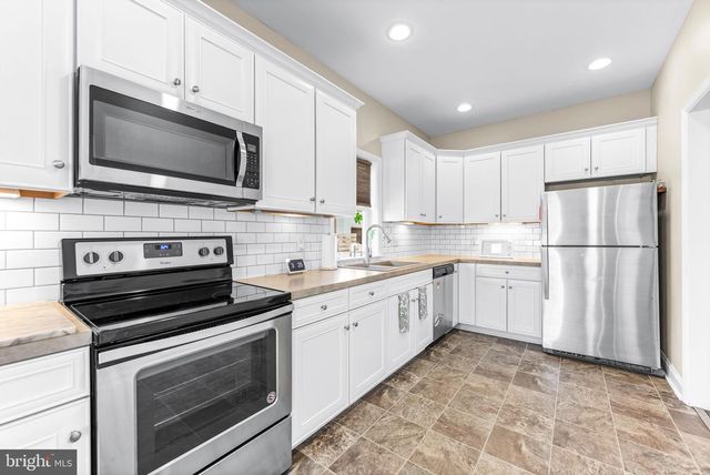 5 BOUNDARY RD, New Freedom, PA 17349