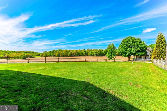 5 BOUNDARY RD, New Freedom, PA 17349