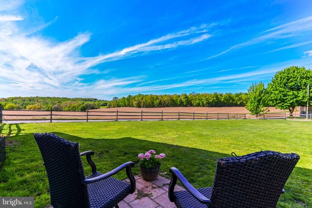 5 BOUNDARY RD, New Freedom, PA 17349