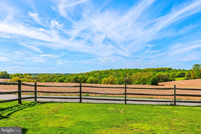 5 BOUNDARY RD, New Freedom, PA 17349