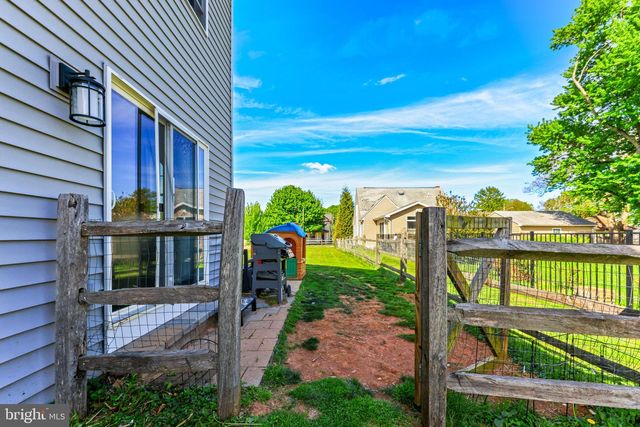 5 BOUNDARY RD, New Freedom, PA 17349