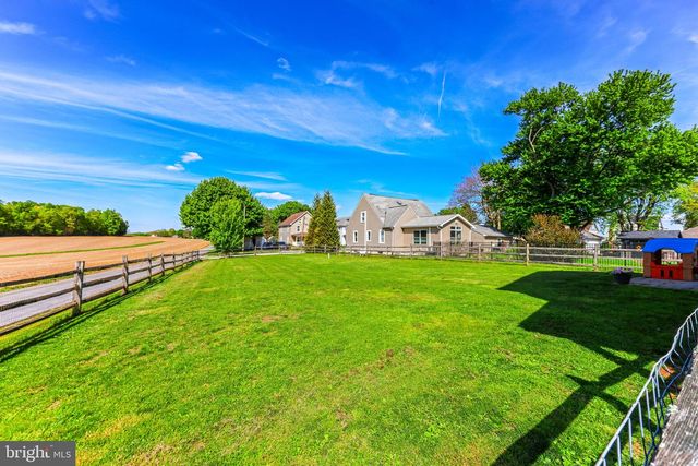 5 BOUNDARY RD, New Freedom, PA 17349