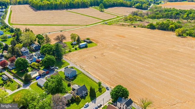 5 BOUNDARY RD, New Freedom, PA 17349