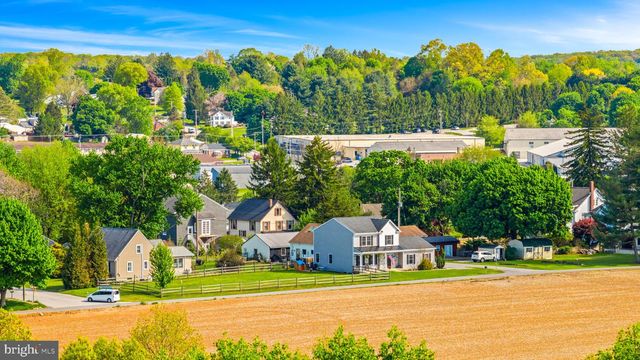 5 BOUNDARY RD, New Freedom, PA 17349