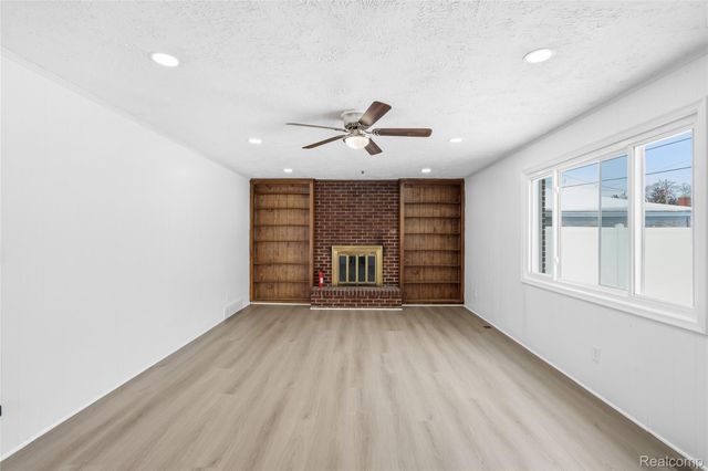 20886 Crestmont Lane, Dearborn Heights, MI 48127