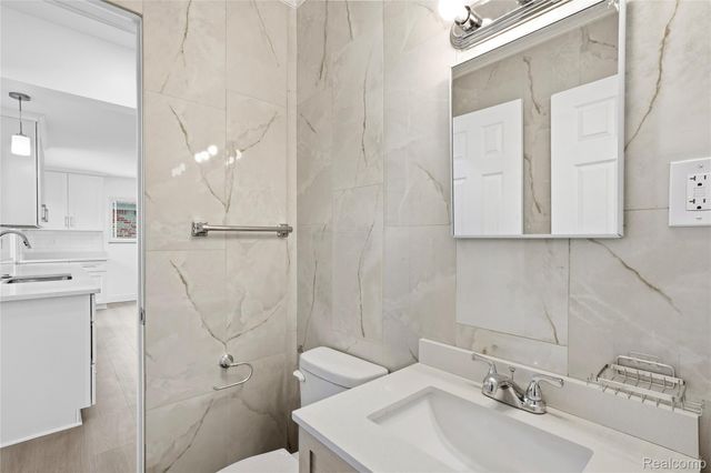 20886 Crestmont Lane, Dearborn Heights, MI 48127