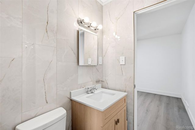 20886 Crestmont Lane, Dearborn Heights, MI 48127