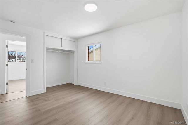 20886 Crestmont Lane, Dearborn Heights, MI 48127