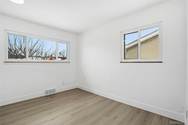 20886 Crestmont Lane, Dearborn Heights, MI 48127