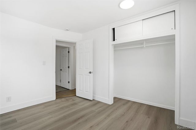 20886 Crestmont Lane, Dearborn Heights, MI 48127