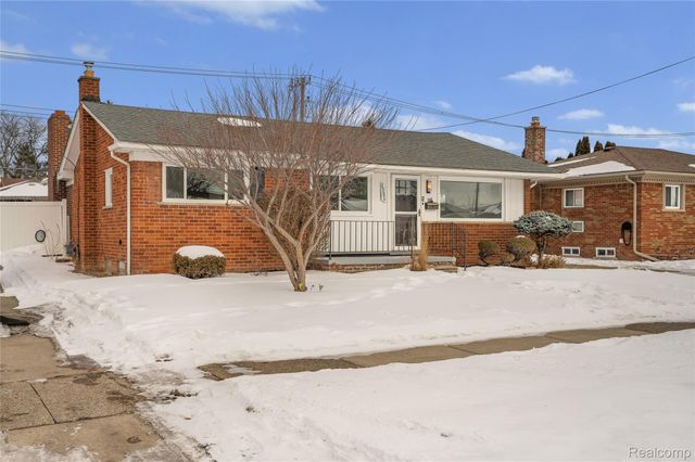 20886 Crestmont Lane, Dearborn Heights, MI 48127