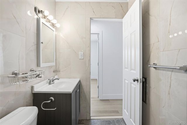 20886 Crestmont Lane, Dearborn Heights, MI 48127