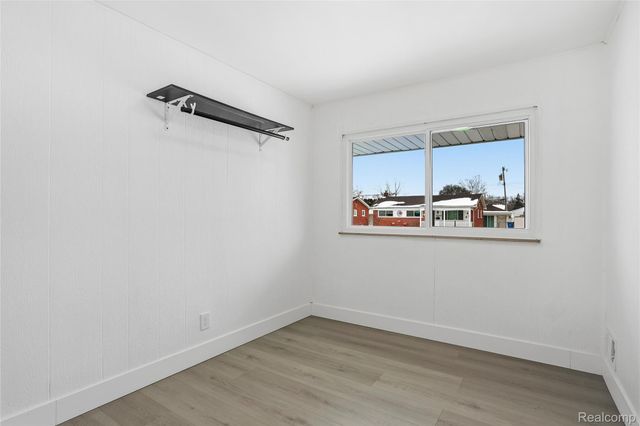 20886 Crestmont Lane, Dearborn Heights, MI 48127