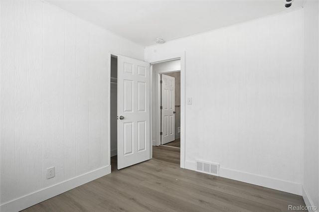 20886 Crestmont Lane, Dearborn Heights, MI 48127