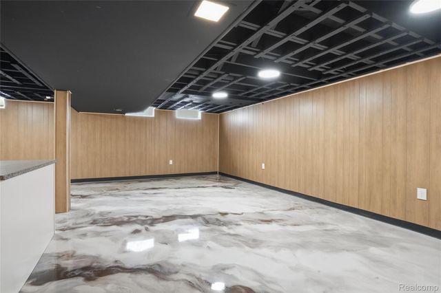 20886 Crestmont Lane, Dearborn Heights, MI 48127