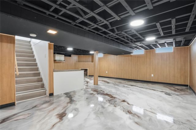 20886 Crestmont Lane, Dearborn Heights, MI 48127