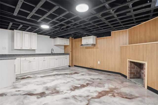 20886 Crestmont Lane, Dearborn Heights, MI 48127