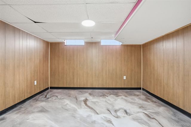 20886 Crestmont Lane, Dearborn Heights, MI 48127