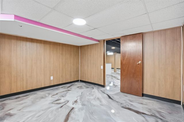 20886 Crestmont Lane, Dearborn Heights, MI 48127