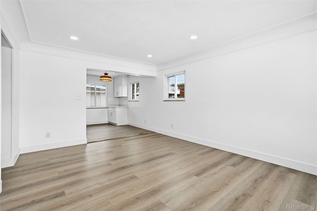 20886 Crestmont Lane, Dearborn Heights, MI 48127