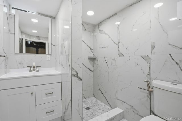 20886 Crestmont Lane, Dearborn Heights, MI 48127