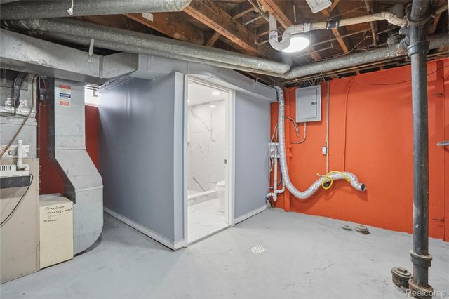 20886 Crestmont Lane, Dearborn Heights, MI 48127