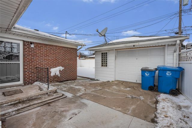 20886 Crestmont Lane, Dearborn Heights, MI 48127