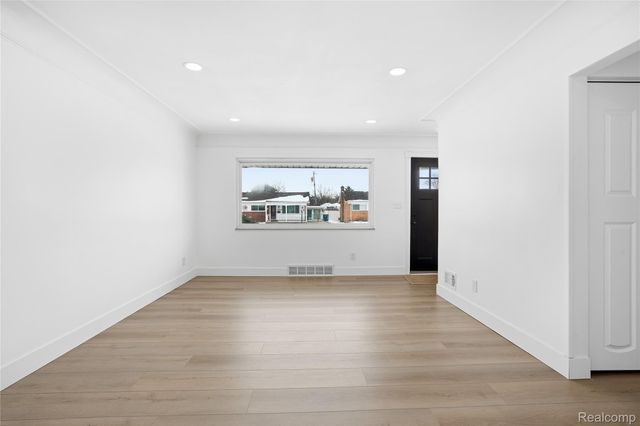 20886 Crestmont Lane, Dearborn Heights, MI 48127