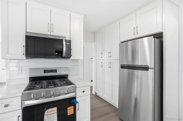 20886 Crestmont Lane, Dearborn Heights, MI 48127