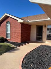 205 SE Heather Ln, Lawton, OK 73501