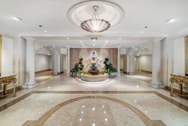 150 Bradley Place 203, Palm Beach, FL 33480