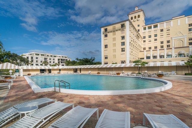 150 Bradley Place 203, Palm Beach, FL 33480