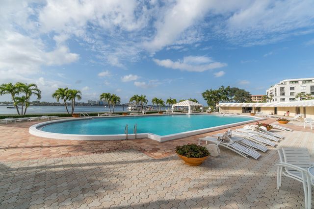 150 Bradley Place 203, Palm Beach, FL 33480