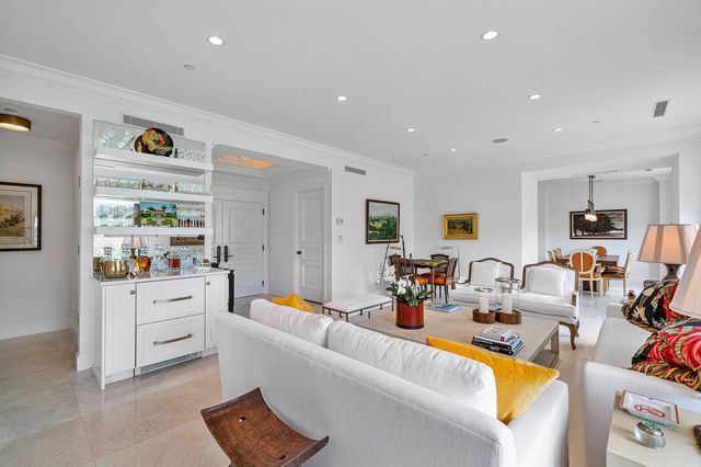 150 Bradley Place 203, Palm Beach, FL 33480