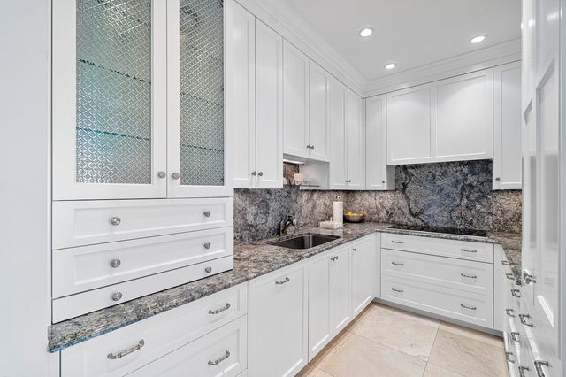 150 Bradley Place 203, Palm Beach, FL 33480